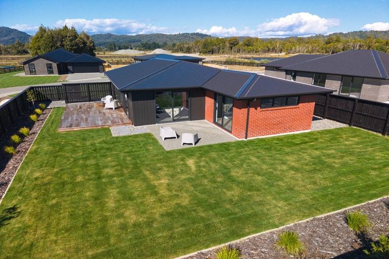 Photo of property in 11a Hinau Crescent, Kaiata, Greymouth, 7805