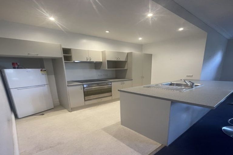 Photo of property in 152 Kelburn Parade, Kelburn, Wellington, 6012