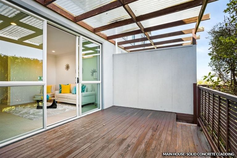 Photo of property in 9l Clearwater Cove, West Harbour, Auckland, 0618