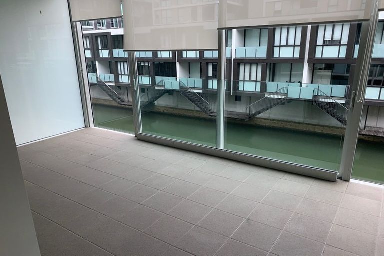 Photo of property in Stratis Apartments At Lighter Quay, 310/83 Halsey Street, Auckland Central, Auckland, 1010