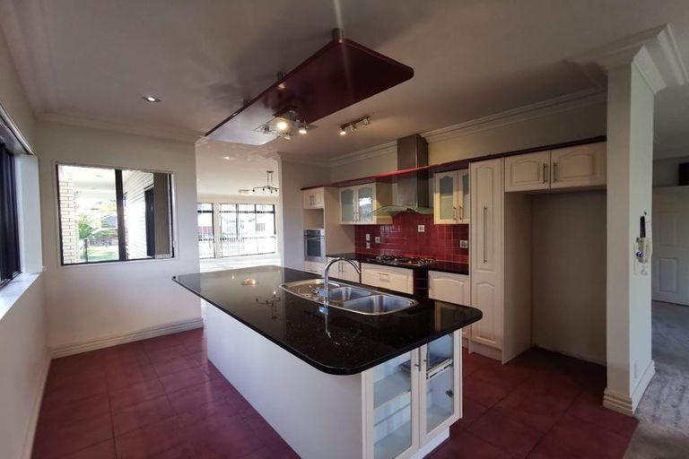 Photo of property in 46 Waimanu Bay Drive, Te Atatu Peninsula, Auckland, 0610