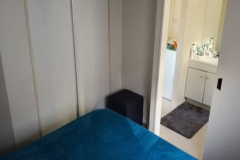 Photo of property in 20 Van Dyke Place, West Harbour, Auckland, 0618