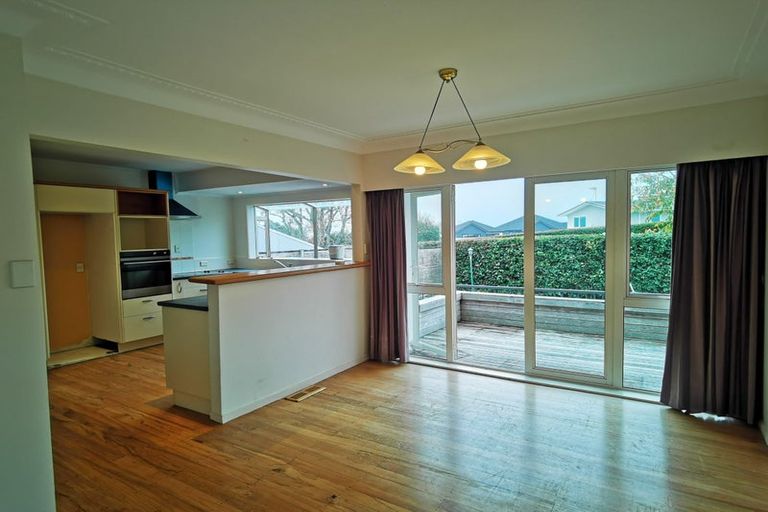 Photo of property in 3 Santa Rosa Terrace, Forrest Hill, Auckland, 0620