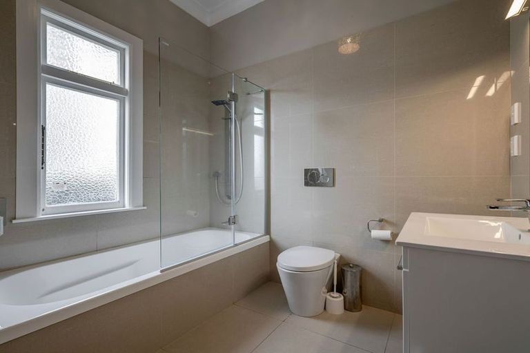 Photo of property in 24 Elmira Avenue, Hokowhitu, Palmerston North, 4410