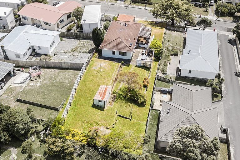 Photo of property in 4 Hillary Street, Tawa, Wellington, 5028