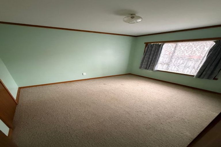 Photo of property in 2/521 Glenfield Road, Glenfield, Auckland, 0629