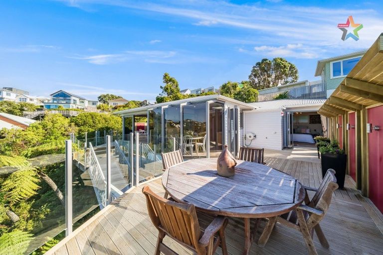 Photo of property in 26a Tai Paku Paku Road, Karaka Bays, Wellington, 6022