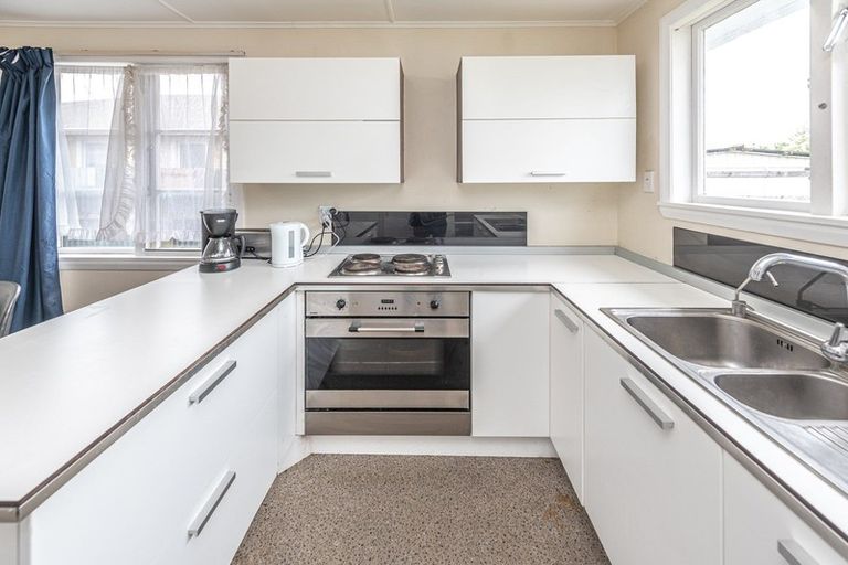 Photo of property in 28 Raupo Street, Castlecliff, Whanganui, 4501