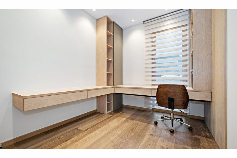 Photo of property in 6 Sowerby Place, Richmond Hill, Christchurch, 8081