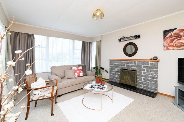 Photo of property in 25 Ruamahanga Crescent, Terrace End, Palmerston North, 4410