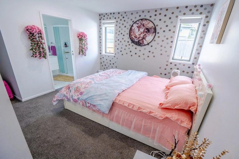 Photo of property in 6b Clerke Place, Marfell, New Plymouth, 4310