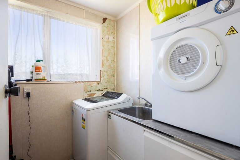 Photo of property in 15 Tahurangi Place, Spotswood, New Plymouth, 4310