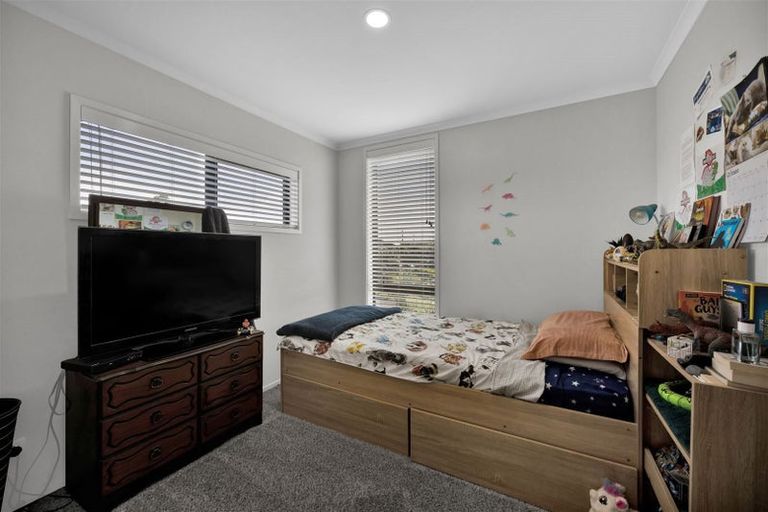 Photo of property in 1b Links Drive, Waiwhakaiho, New Plymouth, 4312