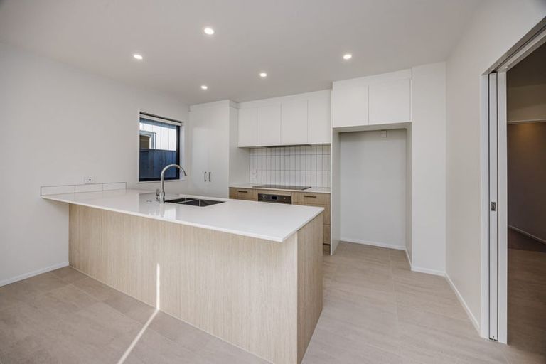 Photo of property in 124 Pepene Avenue, Takanini, Auckland, 2112