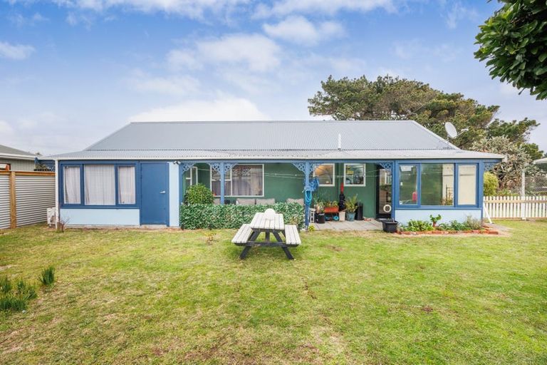 Photo of property in 63 Himatangi Street, Himatangi Beach, Foxton, 4891