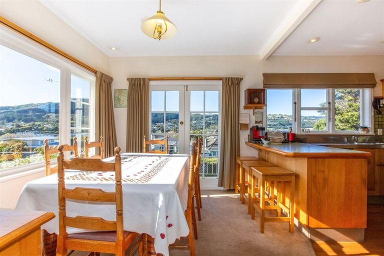 Photo of property in 323 Main Road, Tawa, Wellington, 5028