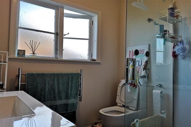 Photo of property in 19 Koromiko Street, New Lynn, Auckland, 0600