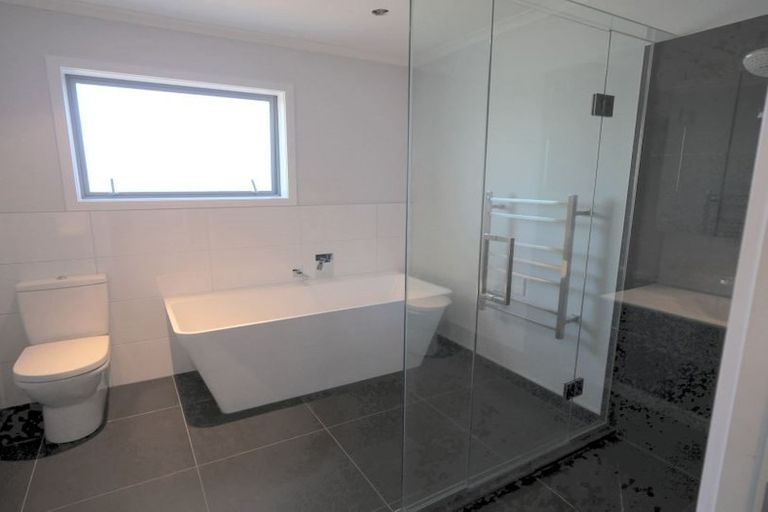 Photo of property in 18 Moloney Terrace, Pukekohe, 2120