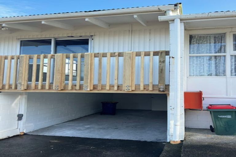 Photo of property in 81 Pupuke Road, Northcote, Auckland, 0627