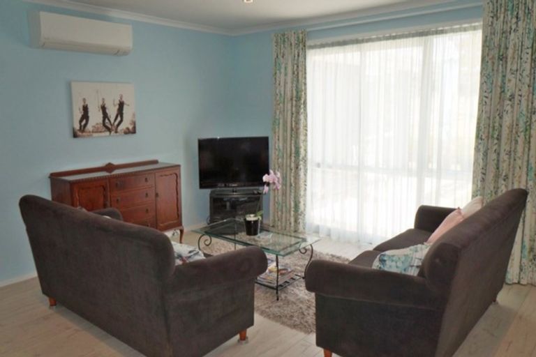 Photo of property in 9 Barbados Way, One Tree Point, 0118