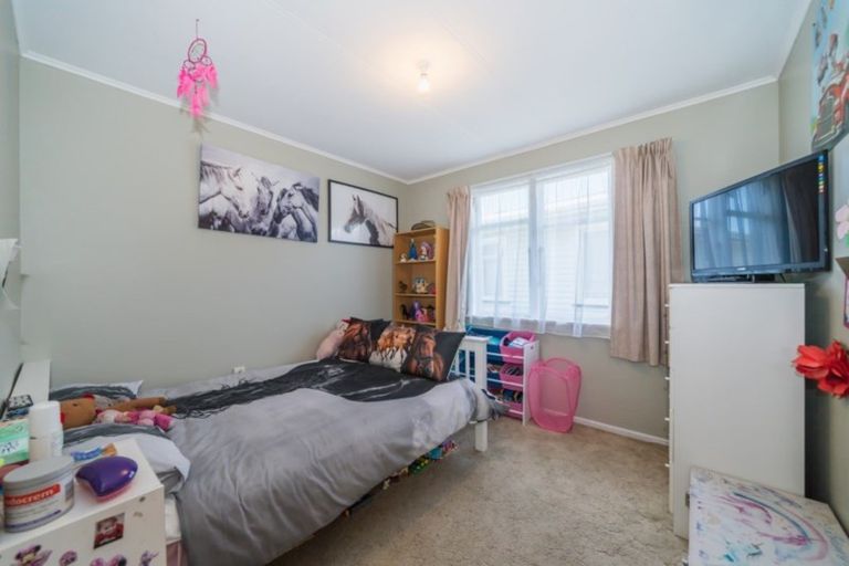 Photo of property in 14 Ellesmere Crescent, Highbury, Palmerston North, 4412