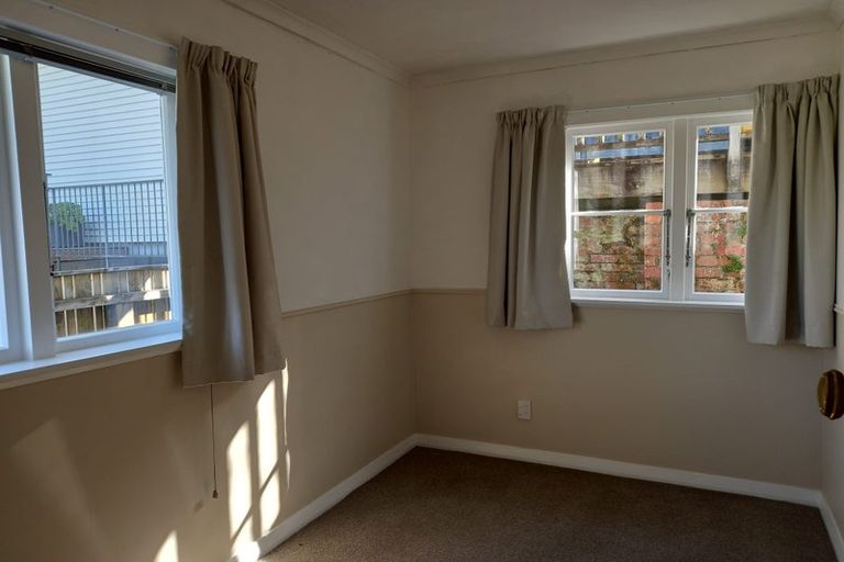 Photo of property in 82 Mortimer Terrace, Brooklyn, Wellington, 6021