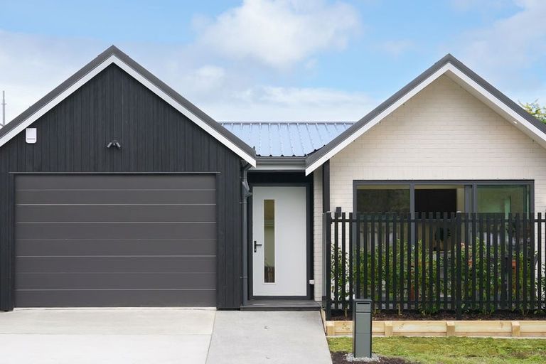 Photo of property in 26-28 Ruahine Street, Paraparaumu, 5032