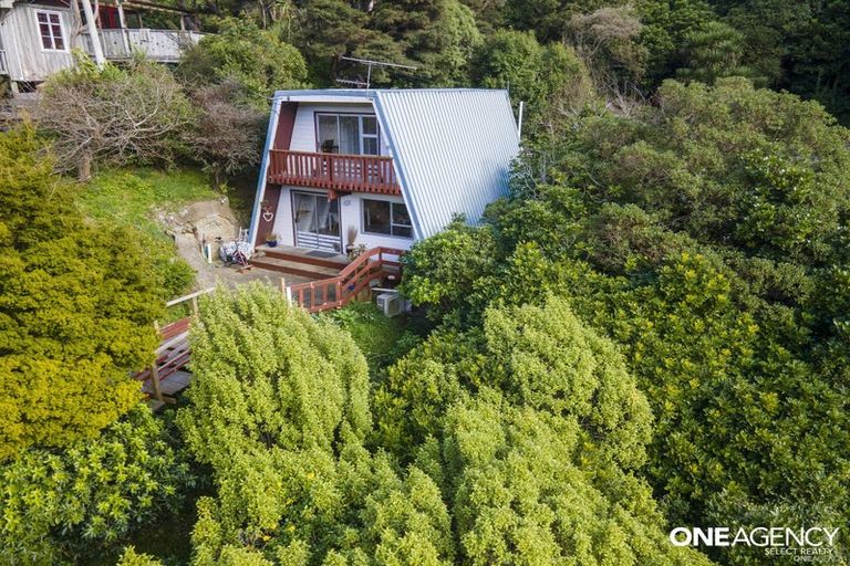 Photo of property in 45 Airlie Road, Plimmerton, Porirua, 5026
