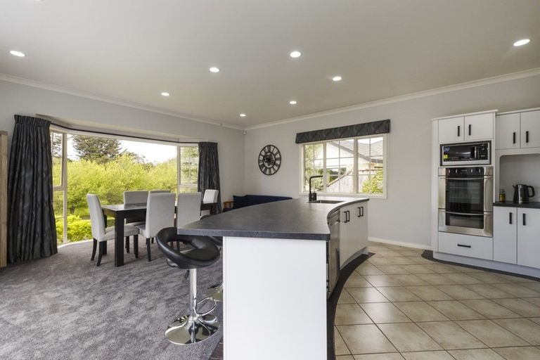 Photo of property in 11 The Oaks, Awapuni, Palmerston North, 4412