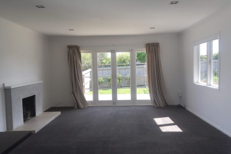Photo of property in 1/62 Sycamore Drive, Sunnynook, Auckland, 0620