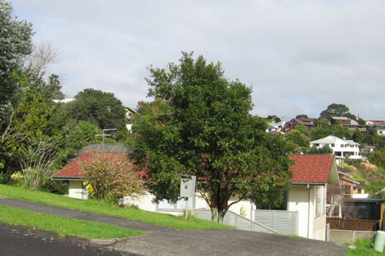 Photo of property in 6 Robbies Road, Shelly Park, Auckland, 2014