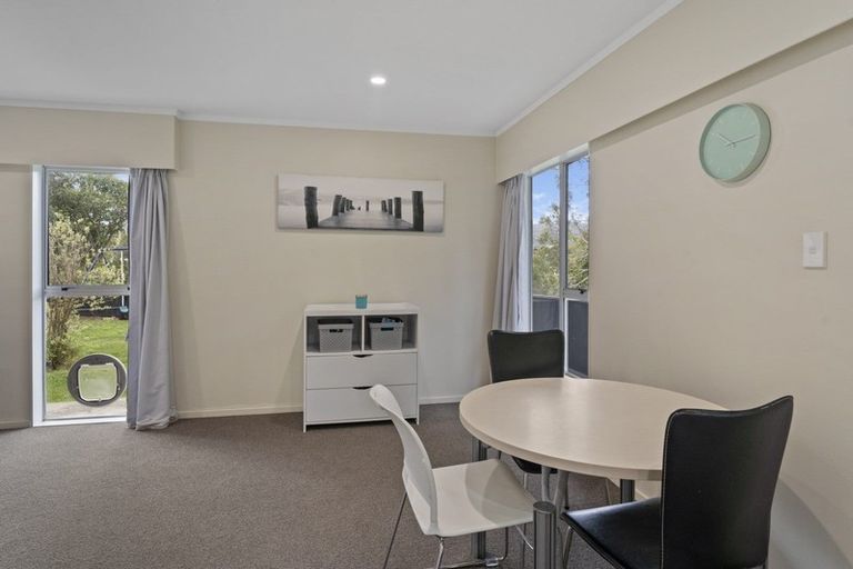Photo of property in 5a Julia Place, Tawa, Wellington, 5028