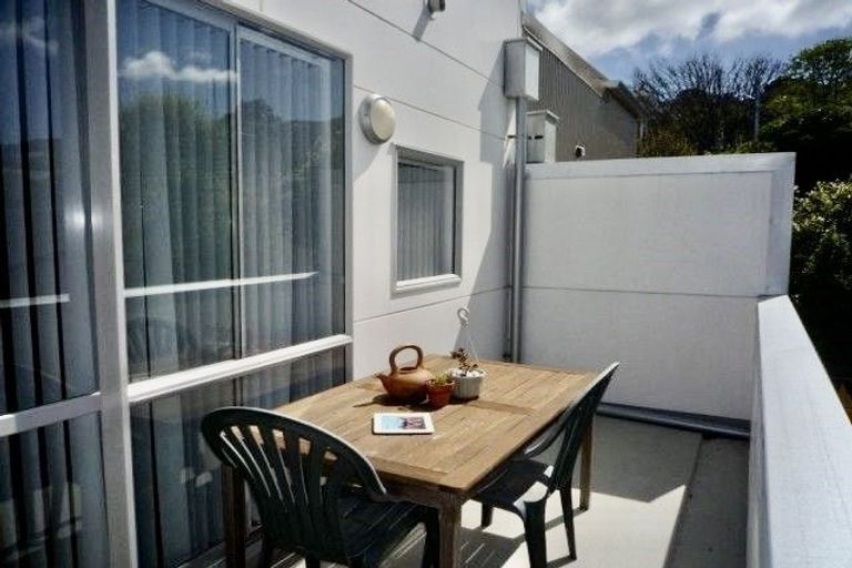 Photo of property in 4/12 Agra Crescent, Khandallah, Wellington, 6035