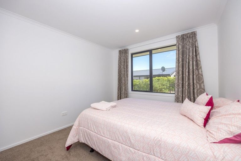 Photo of property in 16 Makomako Road, Wanaka, 9305