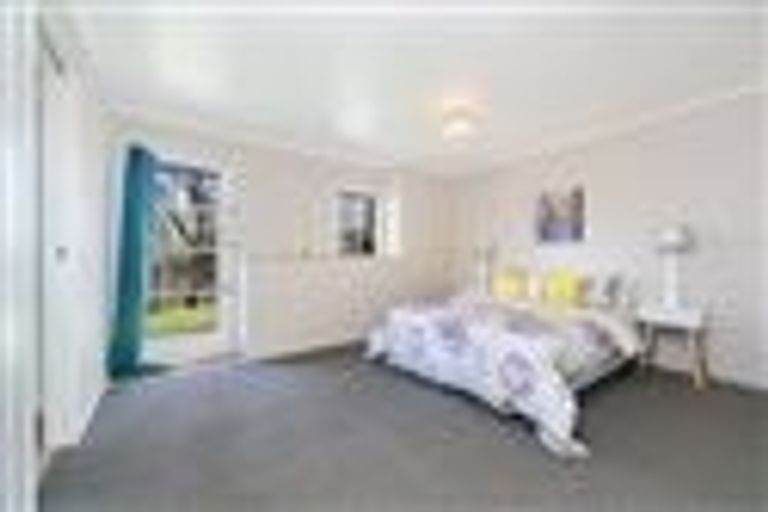 Photo of property in 1/17 Powrie Street, Glenfield, Auckland, 0629