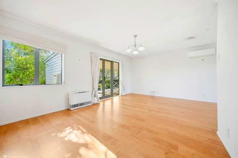 Photo of property in 938 East Coast Road, Northcross, Auckland, 0630