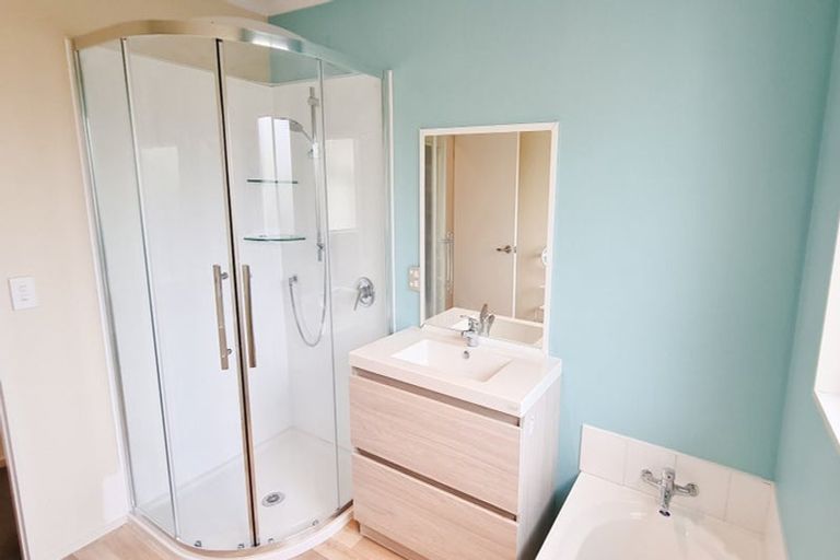 Photo of property in 9 James Nairn Grove, Riverstone Terraces, Upper Hutt, 5018