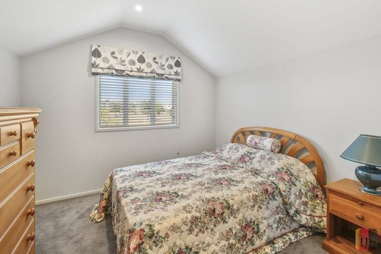 Photo of property in 2 Portofino Point, Karaka, Papakura, 2113