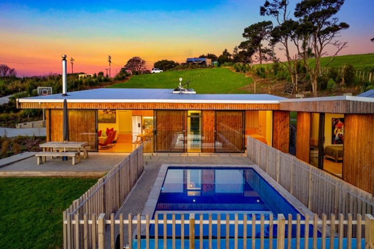 Photo of property in 94 Amreins Road, Waitakere, Henderson, 0782