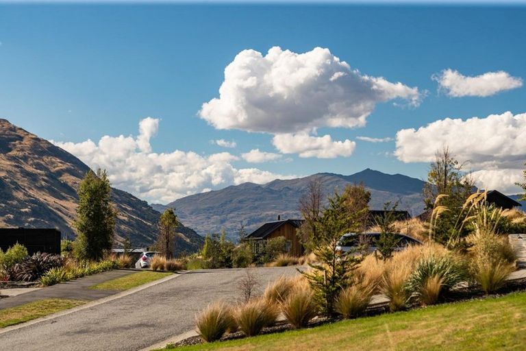 Photo of property in 14 Falconer Rise, Jacks Point, Queenstown, 9371