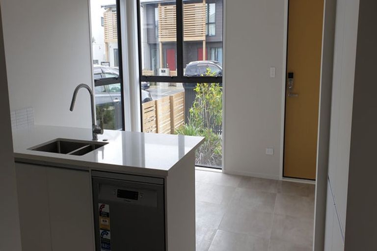 Photo of property in 25 Pukewhero Rise, Westgate, Auckland, 0614