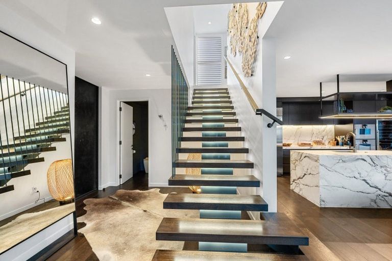 Photo of property in 222 Hurstmere Road, Takapuna, Auckland, 0622