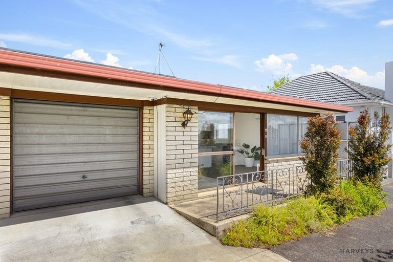 Photo of property in 2/56 Te Atatu Road, Te Atatu South, Auckland, 0610