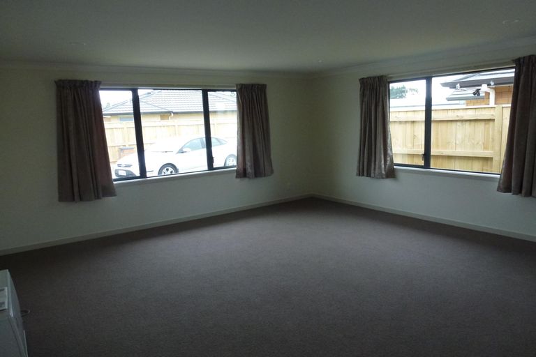 Photo of property in 100 Rosalie Terrace, Kelvin Grove, Palmerston North, 4414