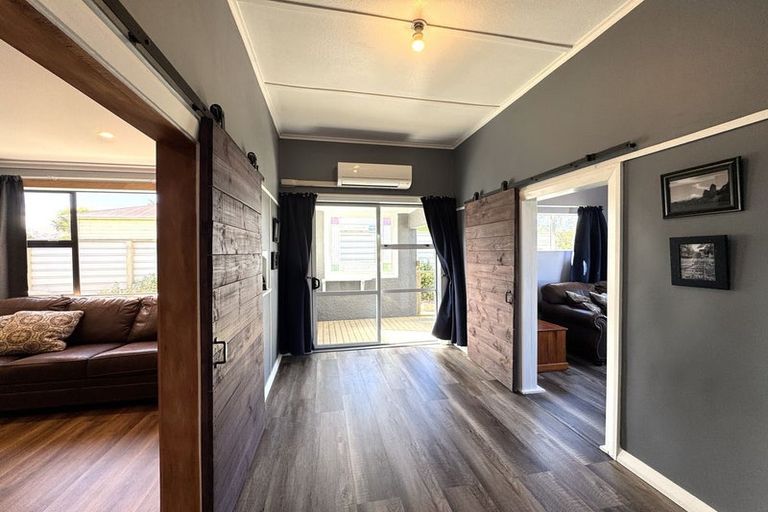 Photo of property in 33 Main Road, Owaka, 9535