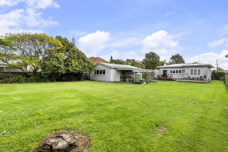 Photo of property in 93 Lynwood Road, New Lynn, Auckland, 0600