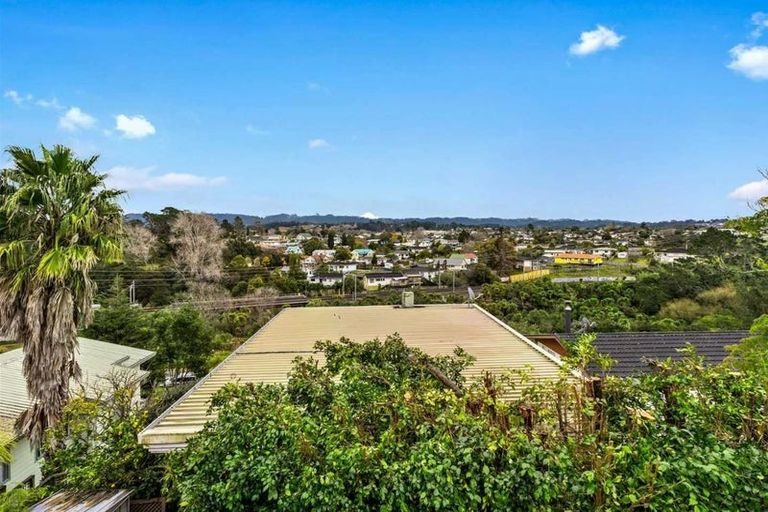 Photo of property in 2/31 Rangeview Road, Sunnyvale, Auckland, 0612