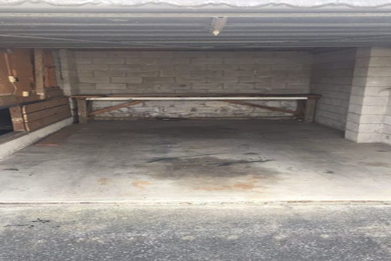 Photo of property in 1/3 Tusac Place, Totara Vale, Auckland, 0627