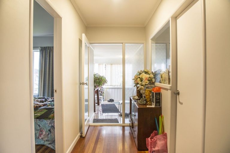 Photo of property in 19 Norcross Avenue, Henderson, Auckland, 0612