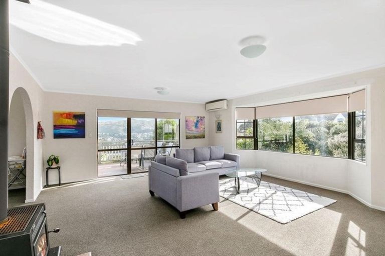 Photo of property in 32 Dominica Crescent, Grenada Village, Wellington, 6037